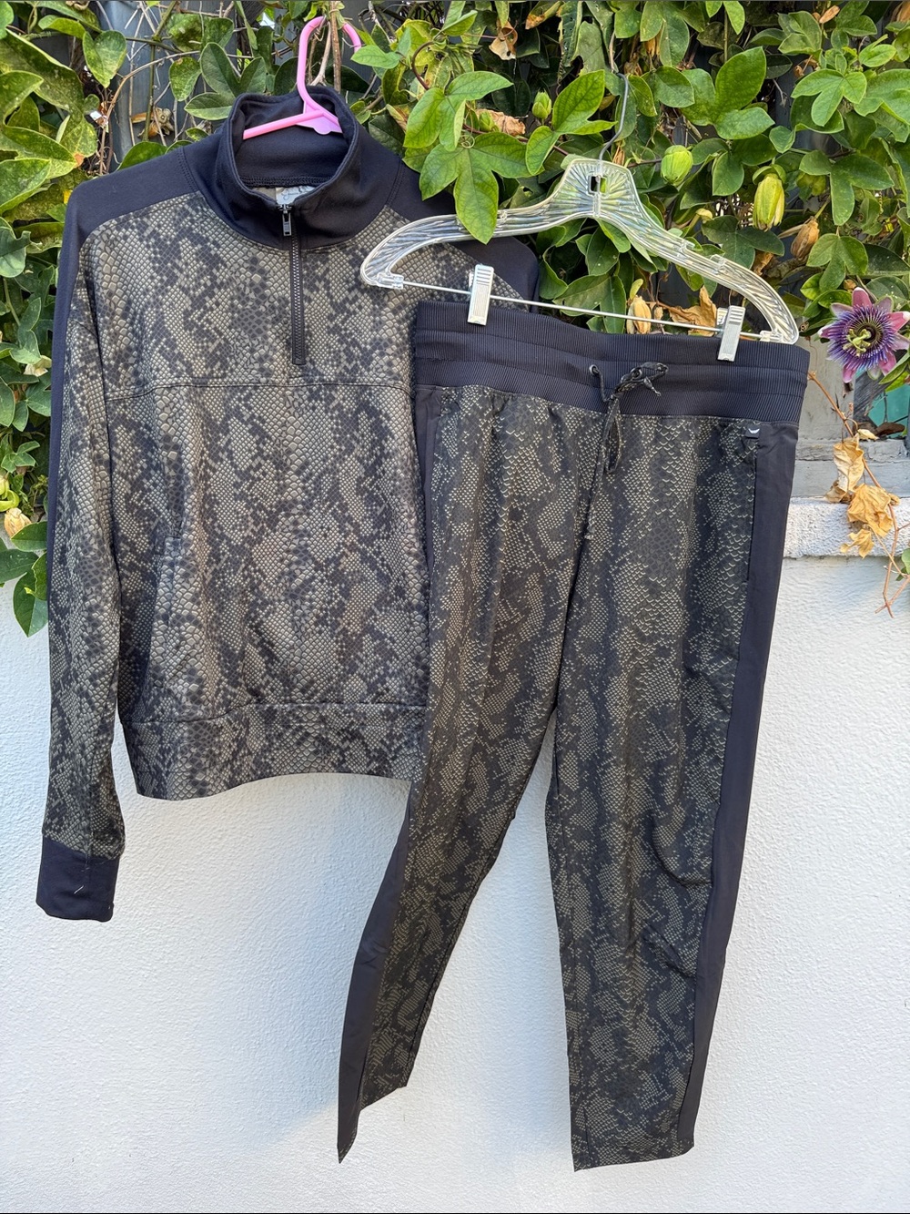 Jessica Simpson Black Snake-Print Jogger & Quarter-Zip Pullover Set